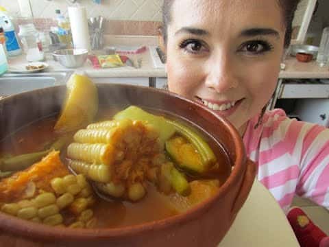 Mole de Olla Tradicional (Caldo de Res en Salsa de Chile Guajillo)