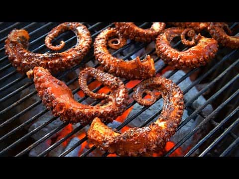 Pulpo Cajun a la Parrilla con Papas Aplastadas