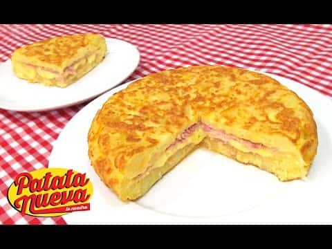 Tortilla de patatas rellena de jamón y queso