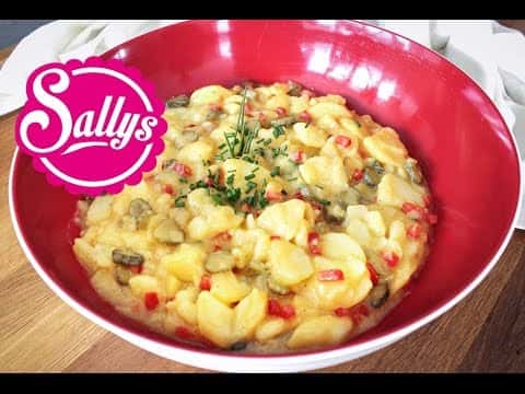 Klassischer veganer Kartoffelsalat mit Essig und Öl