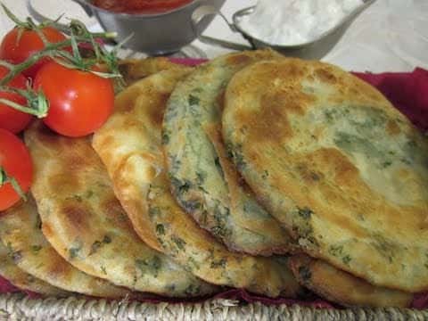 Китайские слоёные блинчики-лепёшки с зеленью