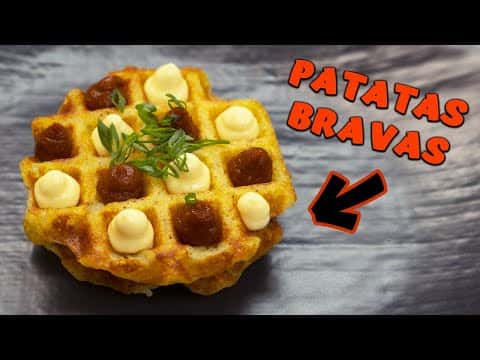Patatas Bravas Actualizadas (Gofres de Patata con Salsa Brava de Chipotle y Alioli)
