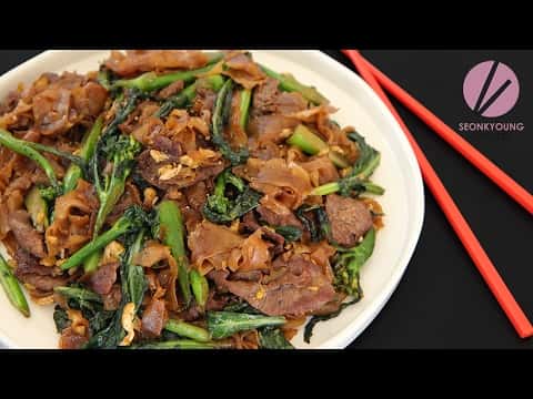 Pad See Ew (Thai Stir-fried Rice Noodles with Beef and Broccoli)