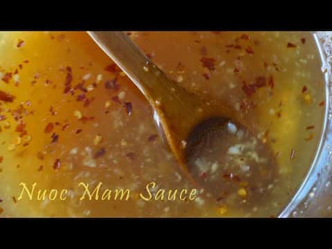 느억맘 소스와 베트남 비빔 쌀국수(분싸오)