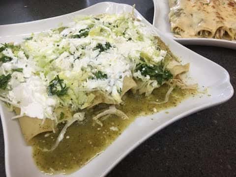 Enchiladas Verdes de Pollo