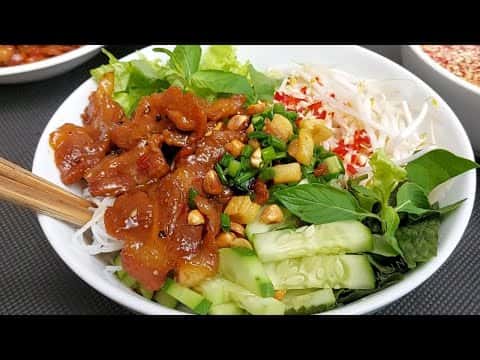 Bún thịt xào