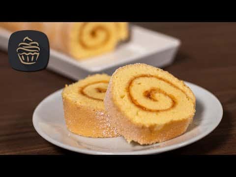Biskuitroulade mit Marillenmarmelade