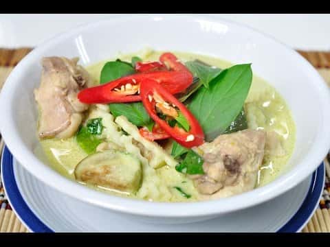 แกงเขียวหวานไก่ยอดมะพร้าวอ่อน