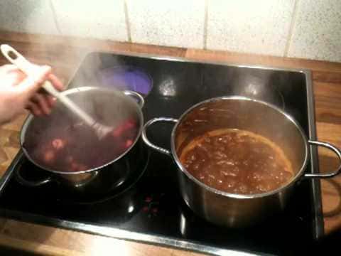 Sauerbraten mit Rotkohl und Knödeln