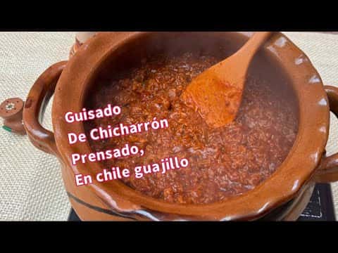 Guisado de Chicharrón Prensado en Chile Guajillo