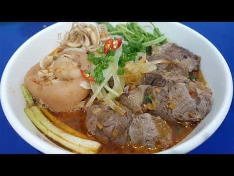 Cách nấu Bún Bò Giò Heo