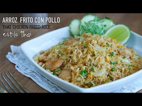 Arroz frito con pollo estilo tailandés (Khao Pad Kai)