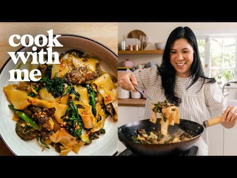 Pad See Ew (Thai Stir Fried Noodles)