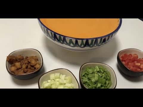 Gazpacho andaluz en Monsieur Cuisine Connect (Receta de la madre de Yiya)