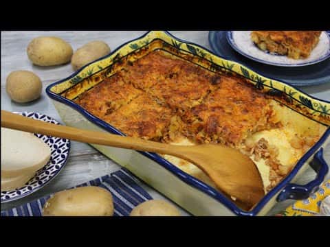 Домашна мусака с картофи и кайма