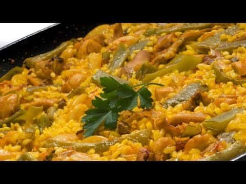 Paella valenciana tradicional