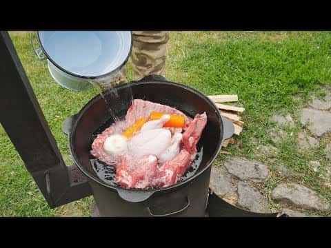 Боярские щи из 3-х видов мяса в казане на костре