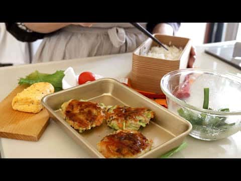 お好み焼き風お弁当(キャベツと豚のお好み焼き風、レモン卵焼き、インゲンのバター醤油和え)