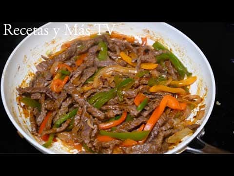 Fajitas de Res con Queso y Salsa de Chipotle