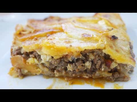 Musakë tradicionale me patate dhe mish të grirë