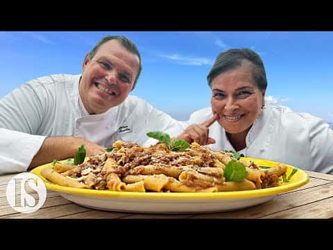 Pasta alla Genovese napoletana tradizionale