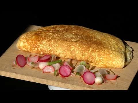 Omelette soufflée à la fourme d'Ambert et ses radis marinés