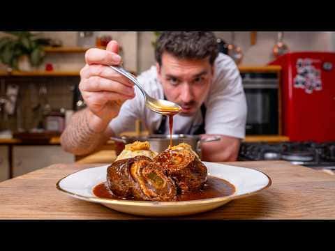 Klassische Rinderrouladen mit Semmelknödeln und Bratensauce