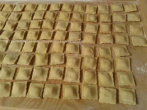 Ravioli fatti in casa con patate e prosciutto cotto