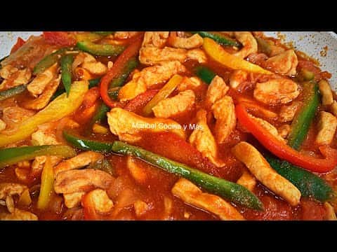 Fajitas de pollo jugosas y coloridas
