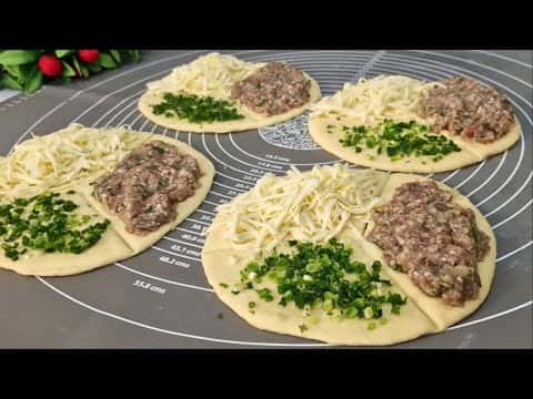 Мини-пирожки с мясом и сыром в духовке