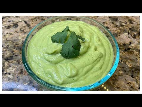 Salsa de aguacate picosa y cremosa