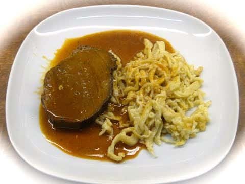 Schwäbischer Sauerbraten mit handgeschabten Spätzle