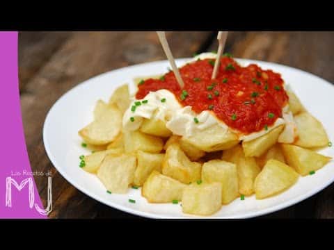Patatas bravas con alioli y salsa de tomate