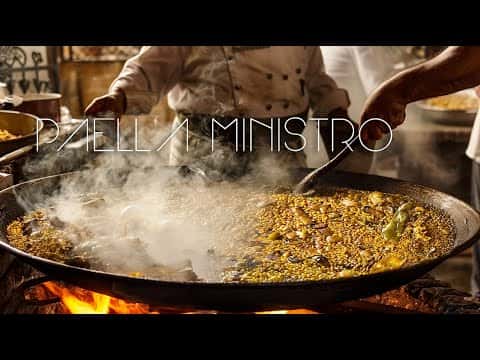 Paella de manitas de cerdo con verduras