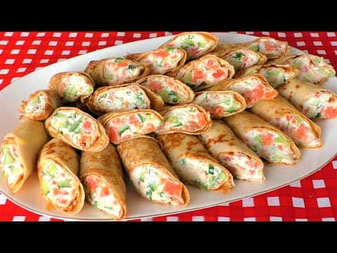 Тонкие блинчики на кефире с начинкой из рикотты и красной рыбы